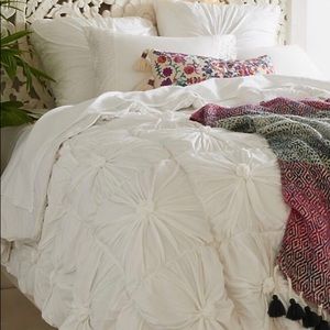 Anthropologie Organic Rosette Quilt